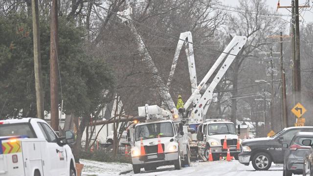 ABD’de etkili olan kar fırtınası 300 bin kişiyi elektriksiz bıraktı