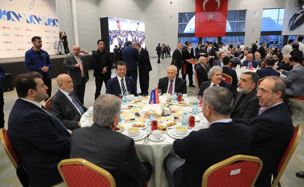 Karamollaoğlu ve İmamoğlu, Saadet Partisi’nin iftarında buluştu