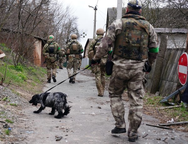 Mariupol’de toplu mezarlar kazıldı