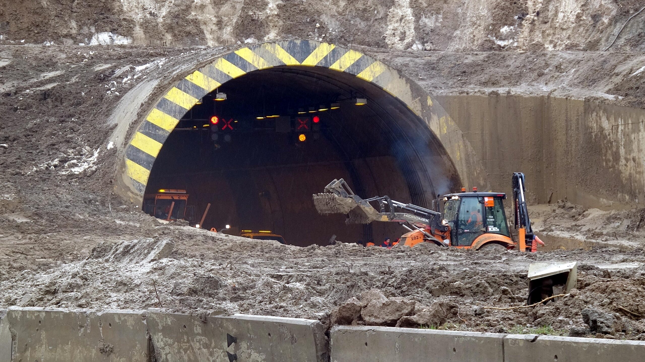 Yoldaki toprak kütlesi kaldırıldı! Bolu Dağı Tüneli’nin bugün açılması planlanıyor