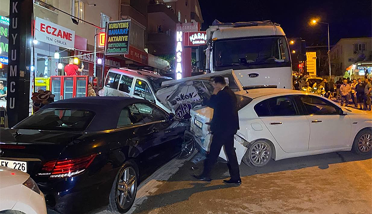 Bursa’da feci kaza! Freni boşalan kamyon araçları biçerek ilerledi