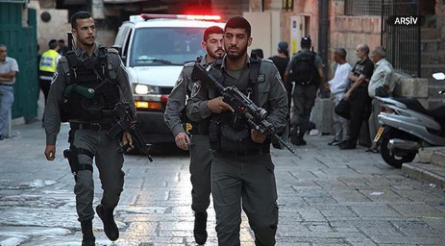 İsrail polisi, gazeteci Abu Akleh’in cenaze konvoyuna saldırdı