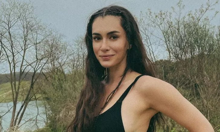 Hande Doğandemir’den sütyenli poz!