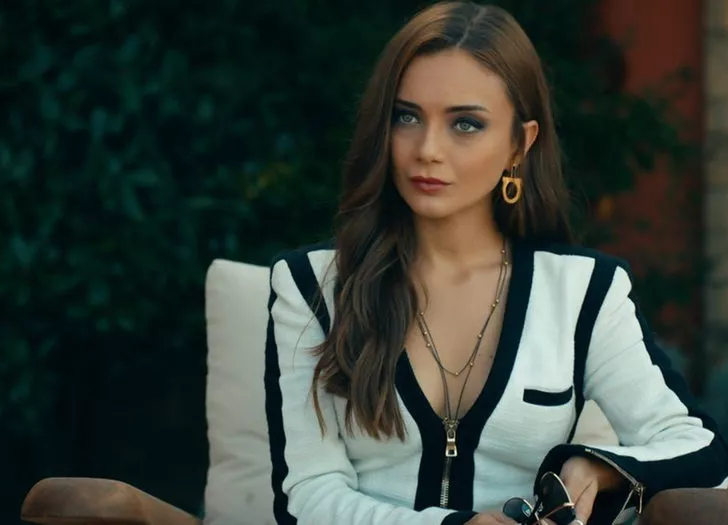 Damla Sönmez’den kumsal pozları!