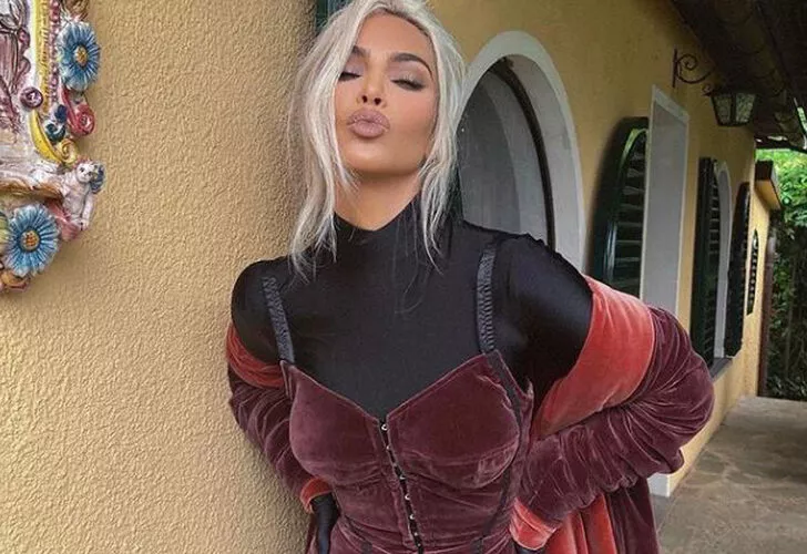 Kim Kardashian canlı yayında frikik verdi