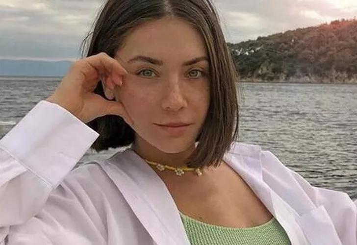 Yeni doğum yapan Fulya Zenginer bebeğinin yüzünü gösterdi