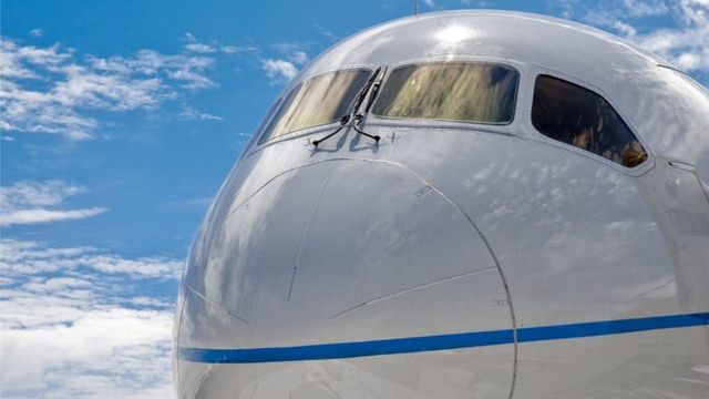 Pilot fenalaştı, uçağı yolcu indirmek zorunda kaldı