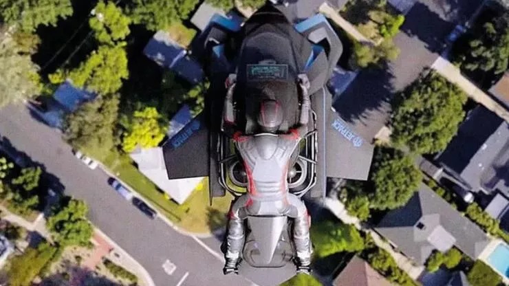 Uçan motosiklet yakında havada Uçan motosiklet yakında havada