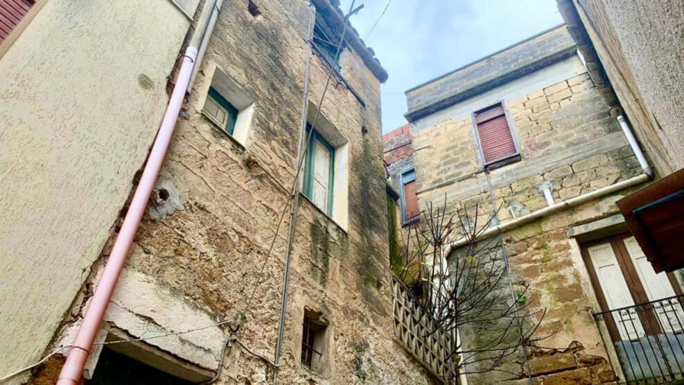 İtalya’da 1 euroya ev satıldı! ABD’liler akın etti