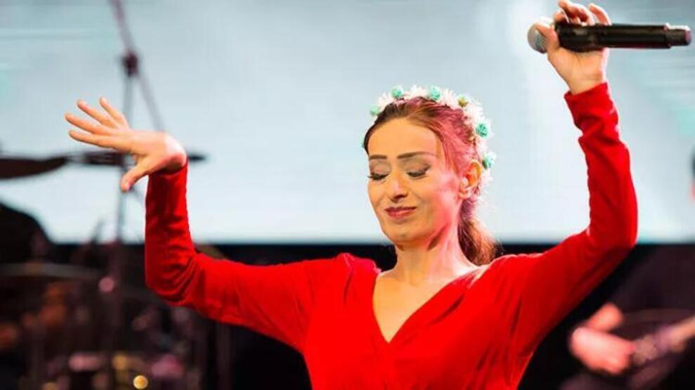 Yıldız Tilbe’nin elbisesi çok beğenildi