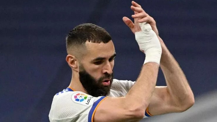Karim Benzema’nın eline ne oldu, neden sarılı?