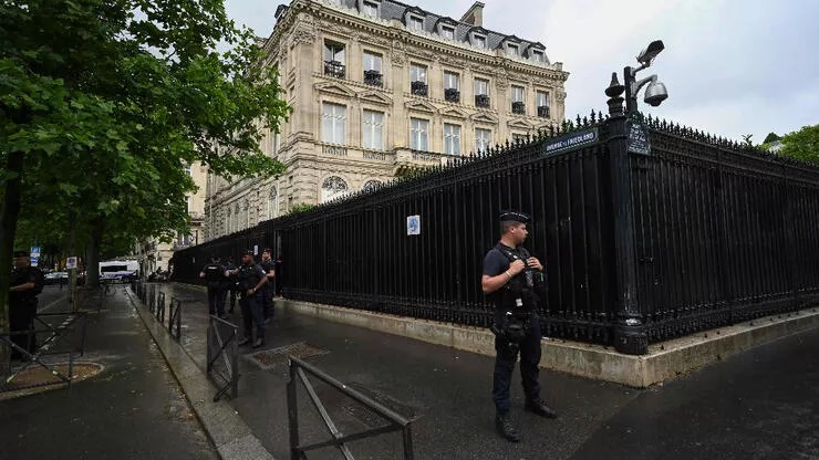 Paris’teki Katar büyükelçiliğinde güvenlik görevlisi öldürüldü