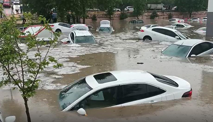 Adıyaman’da sel: Onlarca araç sular altında kaldı