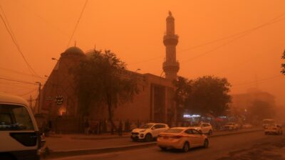 Irak’ta etkili olan kum fırtınası nedeniyle 400’den fazla kişi hastaneye kaldırıldı