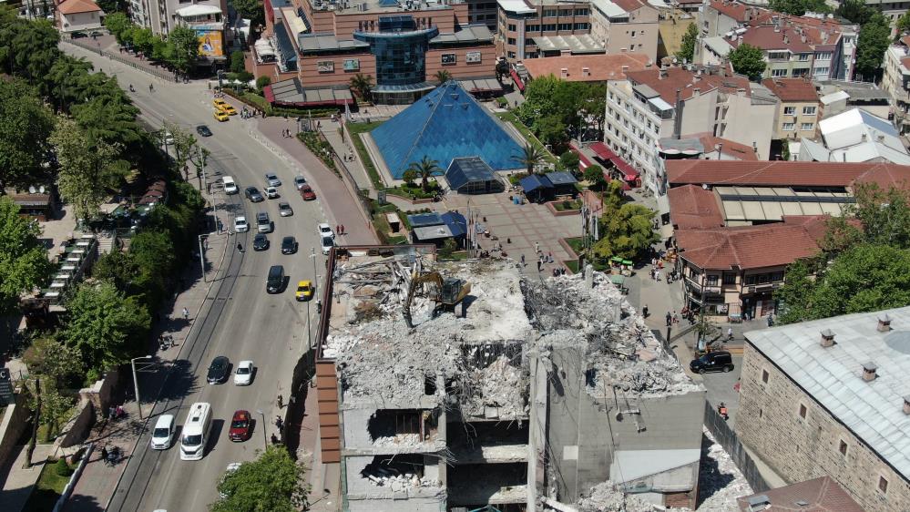Zafer Plaza’daki göçük sonrası soru işaretleri artıyor!