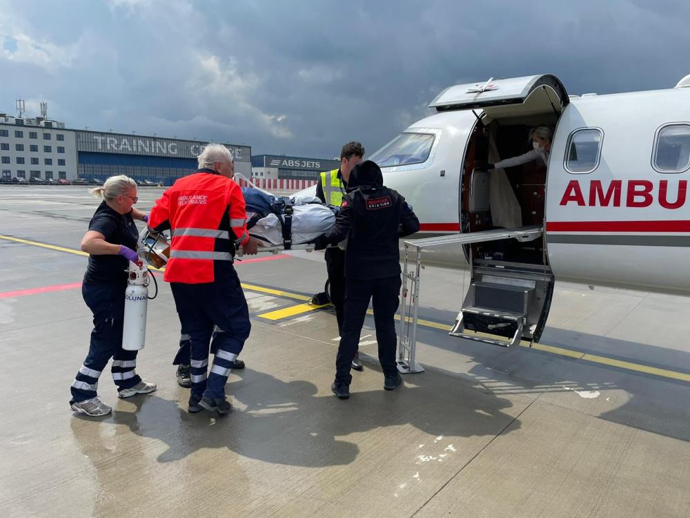 Sağlık Bakanlığı, Çekya’da rahatsızlanan Türk öğrenci için ambulans uçak gönderdi