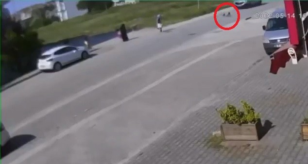 Bursa’da köpekten kaçarken az daha canından oluyordu Bursa’da köpekten kaçarken az daha canından oluyordu