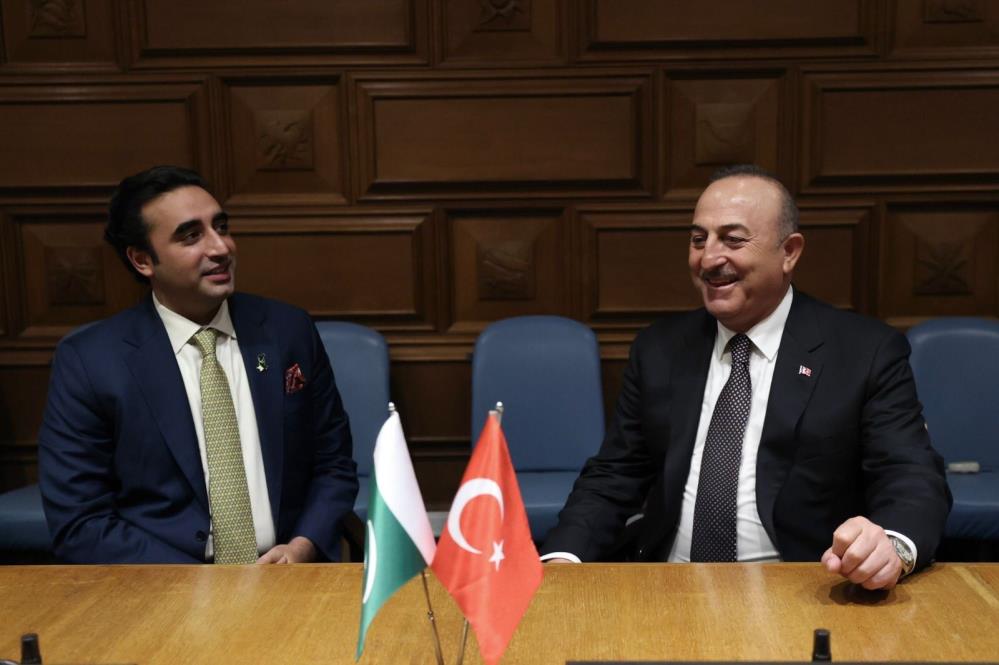 Dışişleri Bakanı Çavuşoğlu, Pakistanlı mevkidaşı Zardari ile görüştü