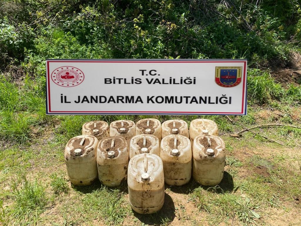 Jandarmadan dev operasyon: Yüzlerce kilo bomba imha edildi!