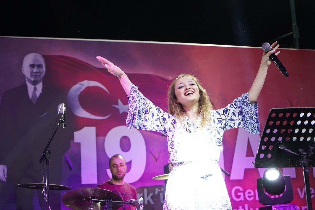Pınar Süer Kestel’de sahne aldı