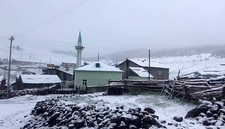 Mayıs karı her yeri beyaza bürüdü