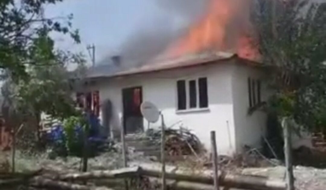 Bursa’da çıkan yangında iki ev ve bir traktör küle döndü