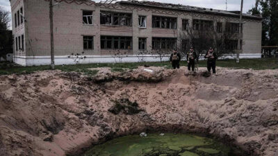 Rusya Çernihiv’de ortaokul ile yatılı okulu vurdu: 3 ölü