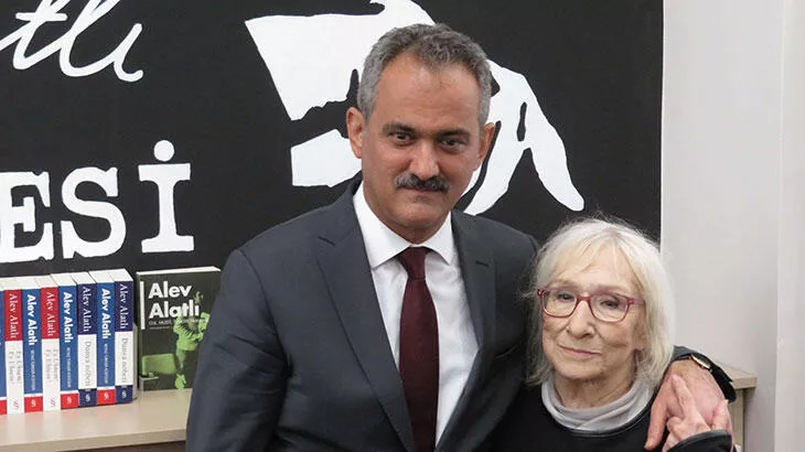 Bakan Özer Alev Alatlı Kütüphanesi’nin açılışını yaptı