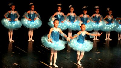 Bursa’da küçük balerinlerden büyük gösteri