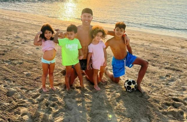 Ronaldo yeni doğan bebeğinin yeni fotoğrafını paylaştı