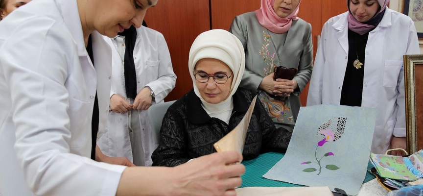 Emine Erdoğan’dan Bursa Olgunlaşma Enstitüsü ziyareti