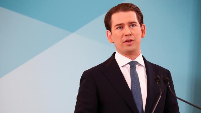 Avusturya’da eski Başbakan Kurz’a yakın 2 bakan istifa etti