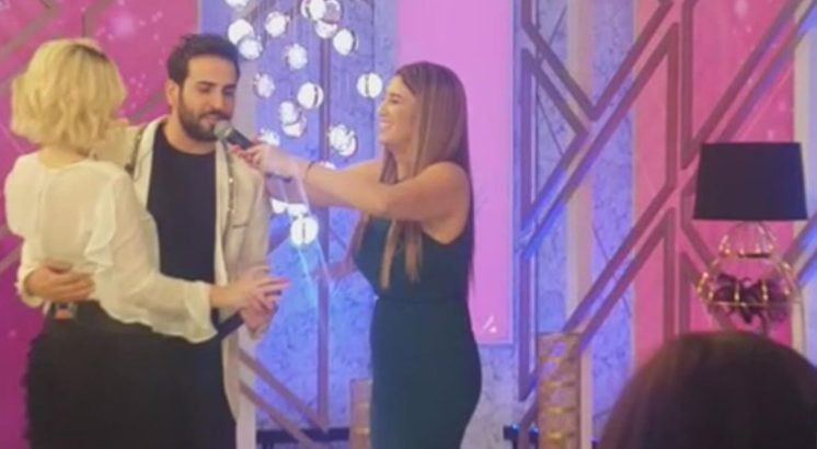 Stüdyoda romantik anlar! Yeni gelin Seda Sayan ve eşi dans etti