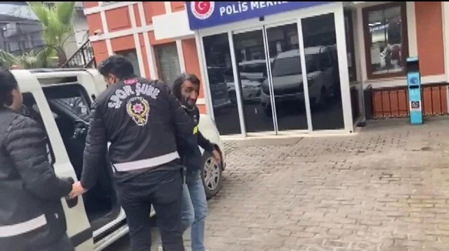 Trabzonspor bayrağını indirmeye çalışan Rambo Okan gözaltına alındı
