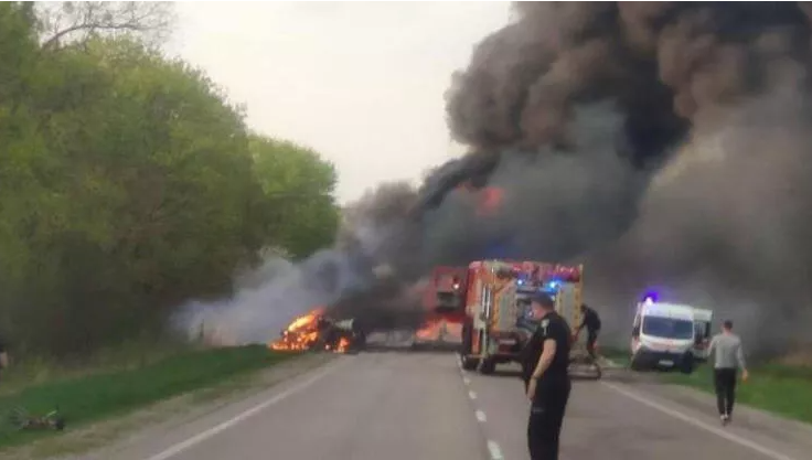 Ukrayna’da katliam gibi trafik kazası: 16 ölü, 6 yaralı Ukrayna’da katliam gibi trafik kazası: 16 ölü, 6 yaralı