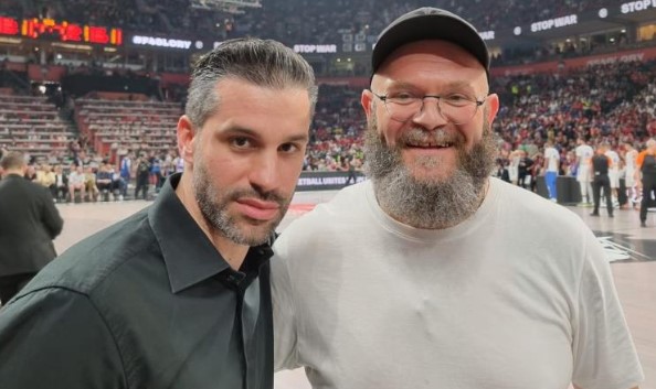 Alimpijevic ve ‘Helsinki’ Euroleague finalini birlikte izledi Alimpijevic ve ‘Helsinki’ Euroleague finalini birlikte izledi