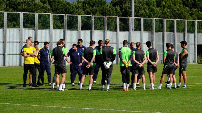 Bursaspor’un antrenmanına 10 genç isim çıktı