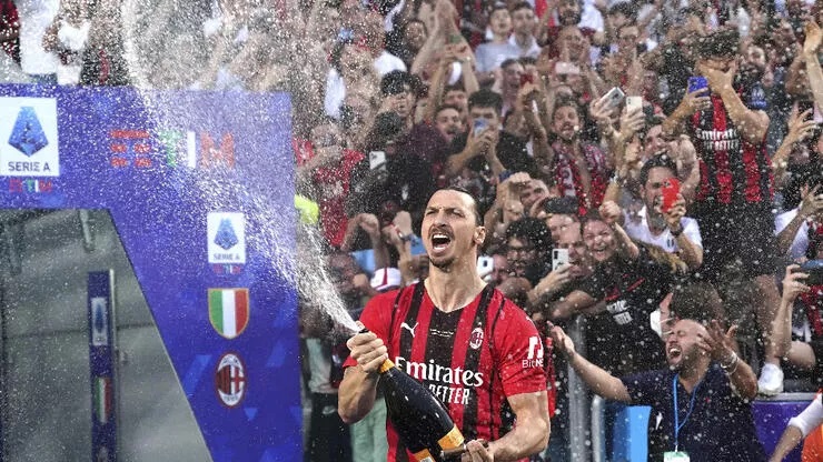 Zlatan Ibrahimovic 7-8 ay futboldan uzak kalacak