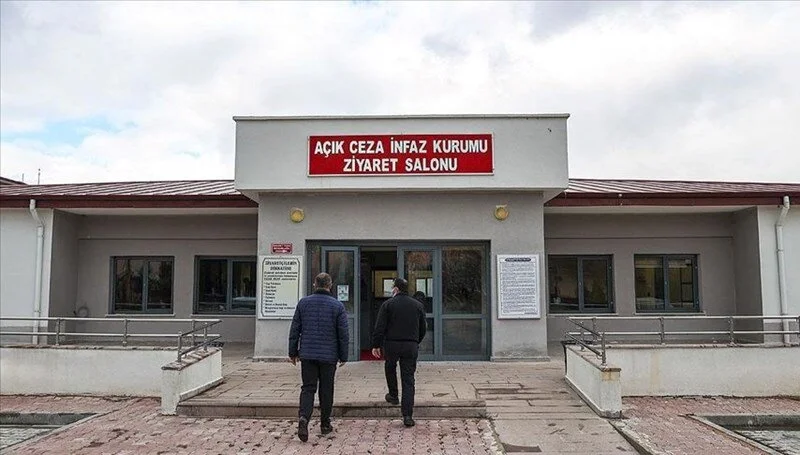 Açık cezaevlerindeki hükümlülerin Covid-19 tedbirleri kapsamındaki izin süreleri uzatılıyor
