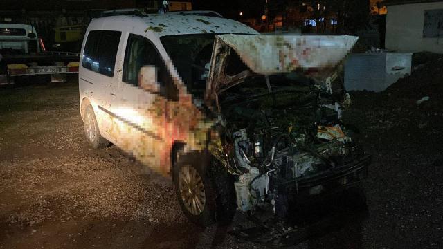 Hafif ticari araç sürüye çarptı: 6 kişi yaralandı, 50 hayvan telef oldu