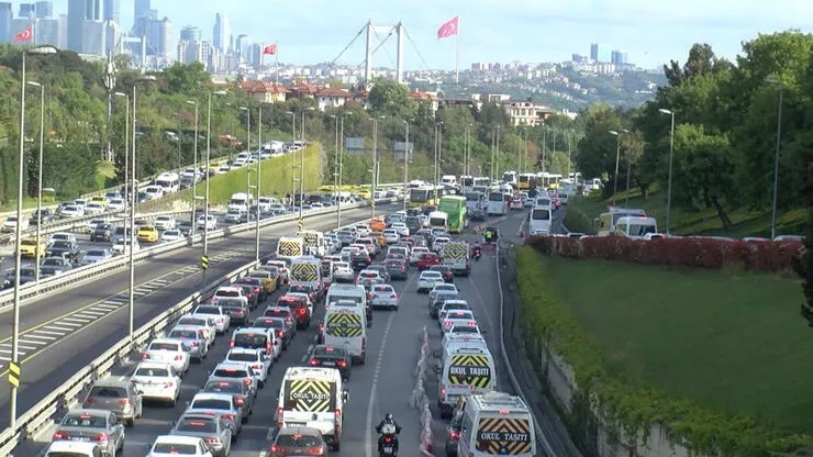 İstanbul trafiğini kilitleyen kaza!