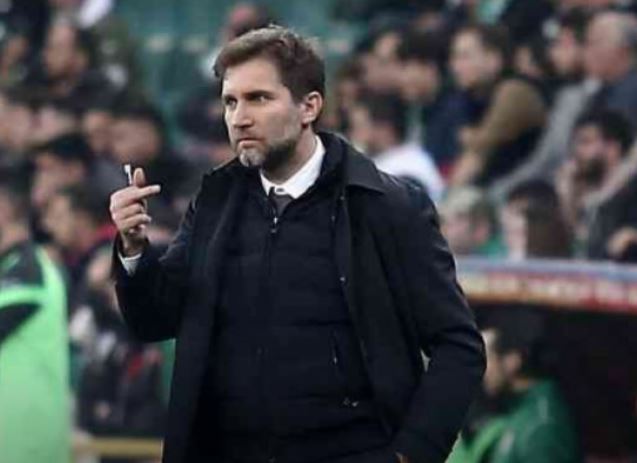 Bursaspor yenilgisi koltuğundan etti Bursaspor yenilgisi koltuğundan etti