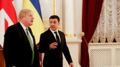İngiltere Başbakanı Johnson, Ukrayna’ya 300 milyon sterlinlik askeri yardım sözü verdi