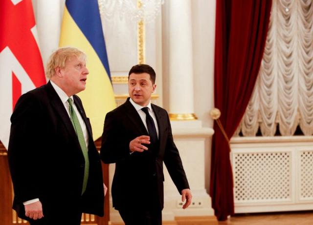 İngiltere Başbakanı Johnson, Ukrayna’ya 300 milyon sterlinlik askeri yardım sözü verdi