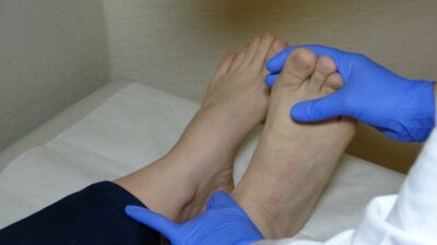 Dar ayakkabı düztabanlık ve mantar enfeksiyonu nedeni