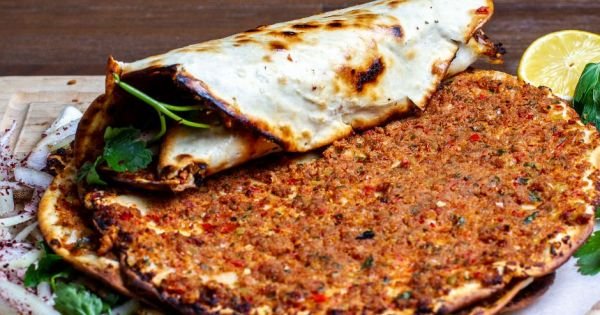 Bodrumdaki bir lahmacunun fiyatına Gaziantep’te 20 lahmacun yeniyor