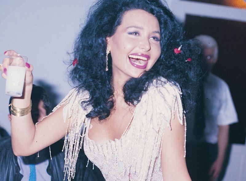 Tarihte bugün: Bülent Ersoy’a sahne yasağı