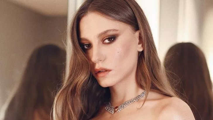 Serenay Sarıkaya’nın dekolteli davet fotoğrafları olay oldu!