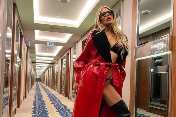 Nihal Candan çıplak yatak pozlarıyla olay yarattı!