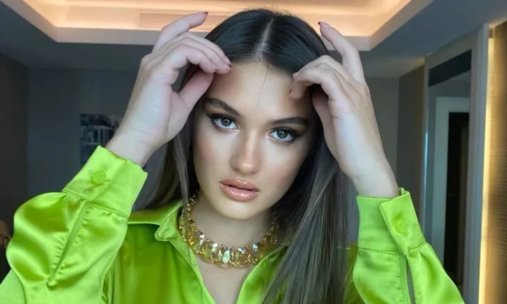 Gizem Güneş havuz kenarında poz verdi!